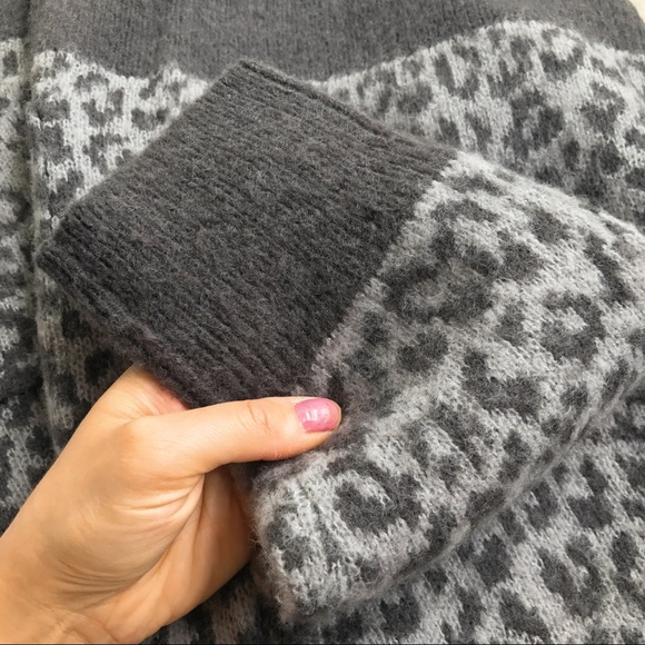 🆕 LUCKY BRAND GREY LEOPARD PRINT CARDIGAN SWEATER - Picture 6 of 8